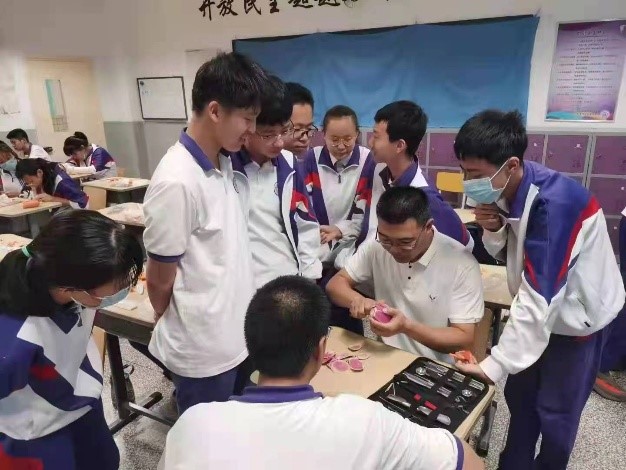 职普融通 启智润心——我校与第二南开学校签署合作协议(图3) 职普融通 启智润心——我校与第二南开学校签署合作协议(图3)