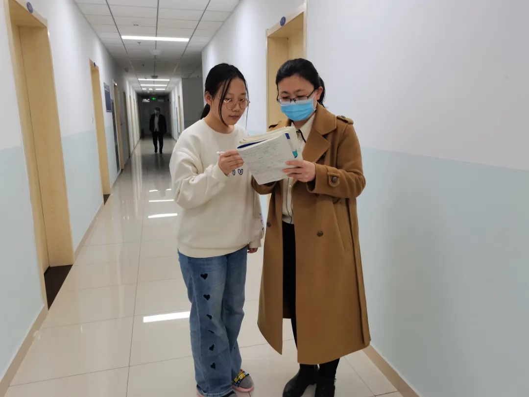 同心战疫 共克时艰——首批入驻全封闭式校园党员干部侧记(一)(图7) 同心战疫 共克时艰——首批入驻全封闭式校园党员干部侧记(一)(图7)