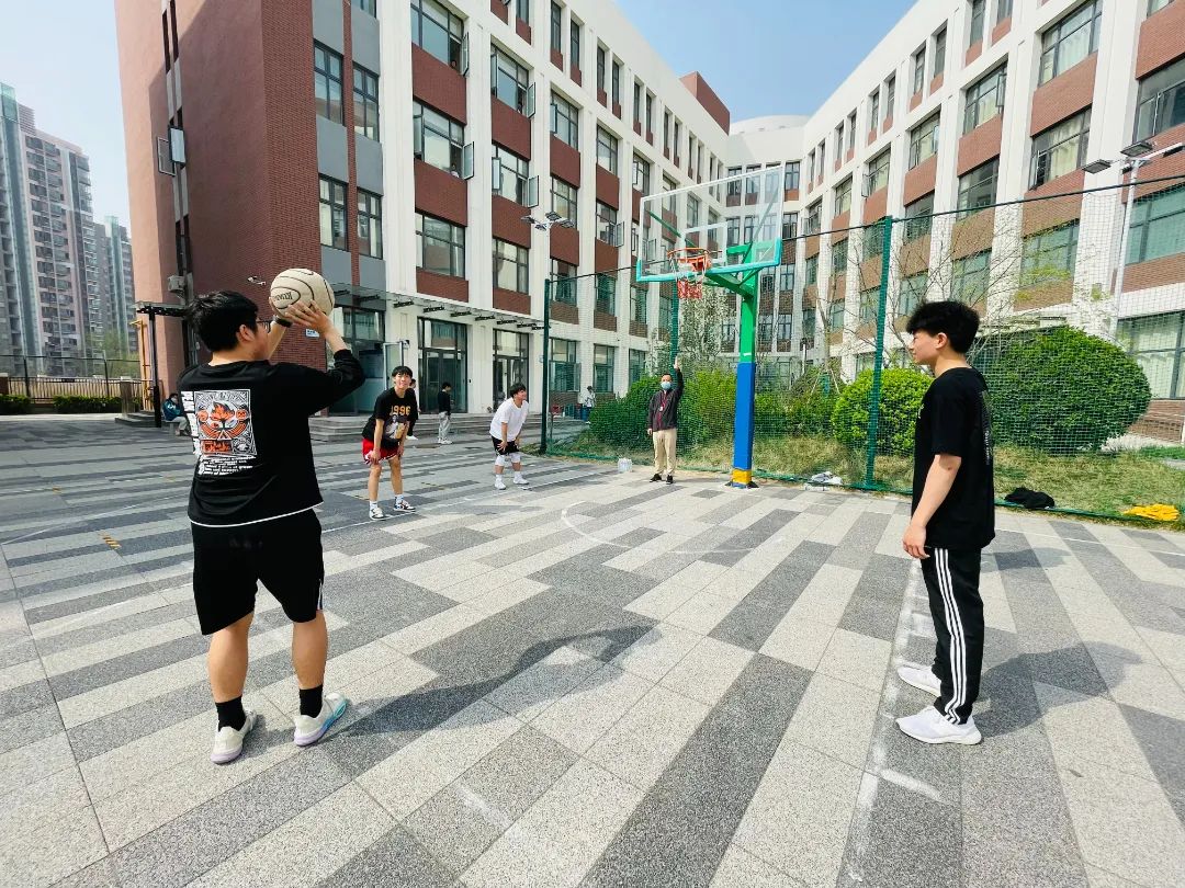 凝心聚力强化思想引领 特色思政坚定抗疫决心——入驻全封闭式校园党员干部侧记(五)(图4) 凝心聚力强化思想引领 特色思政坚定抗疫决心——入驻全封闭式校园党员干部侧记(五)(图4)