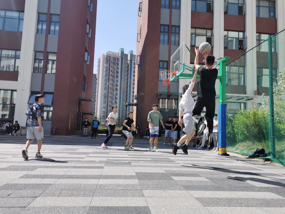 封闭管理保安全 课余活动暖心间——入驻全封闭式校园党员干部侧记(七)(图10) 封闭管理保安全 课余活动暖心间——入驻全封闭式校园党员干部侧记(七)(图10)