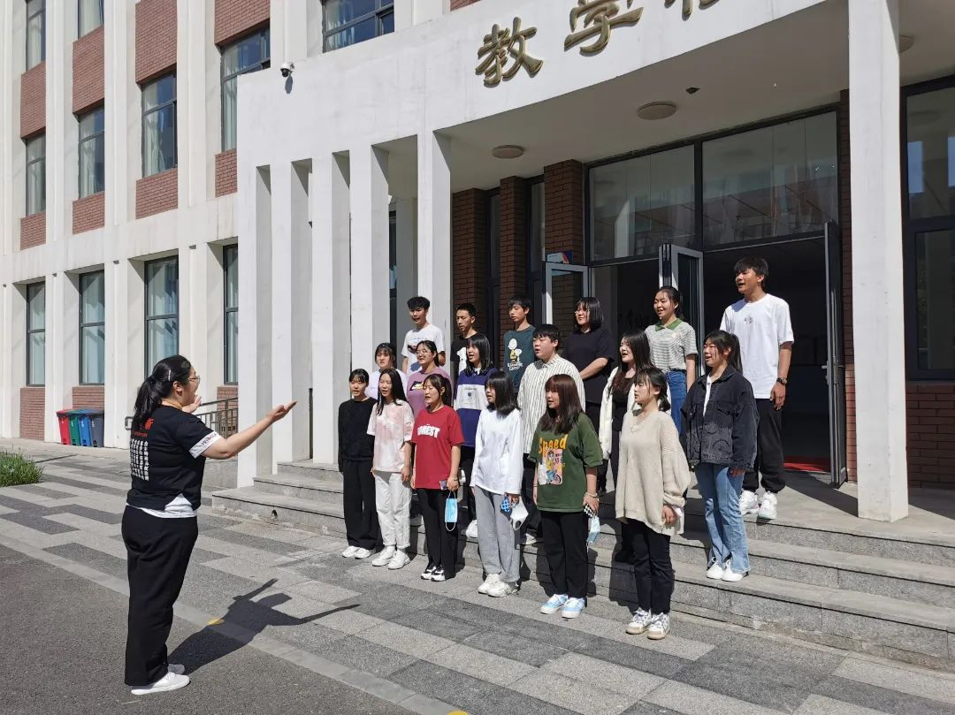 封闭管理保安全 课余活动暖心间——入驻全封闭式校园党员干部侧记(七)(图2) 封闭管理保安全 课余活动暖心间——入驻全封闭式校园党员干部侧记(七)(图2)