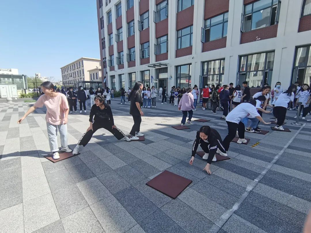 封闭管理保安全 课余活动暖心间——入驻全封闭式校园党员干部侧记(七)(图7) 封闭管理保安全 课余活动暖心间——入驻全封闭式校园党员干部侧记(七)(图7)