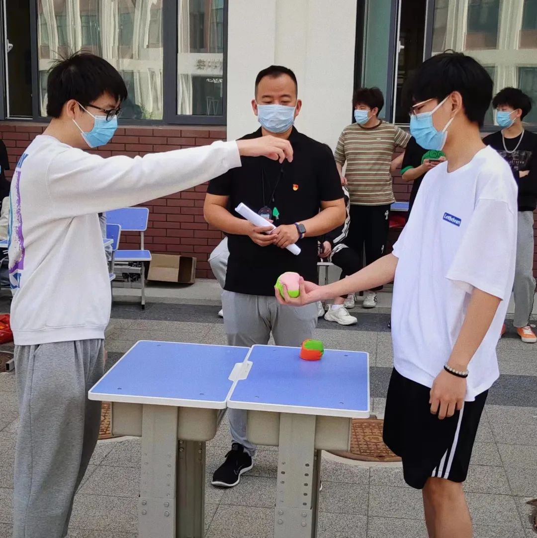 缤纷素拓 绽放青春——入驻全封闭式校园党员干部侧记(八)(图2) 缤纷素拓 绽放青春——入驻全封闭式校园党员干部侧记(八)(图2)