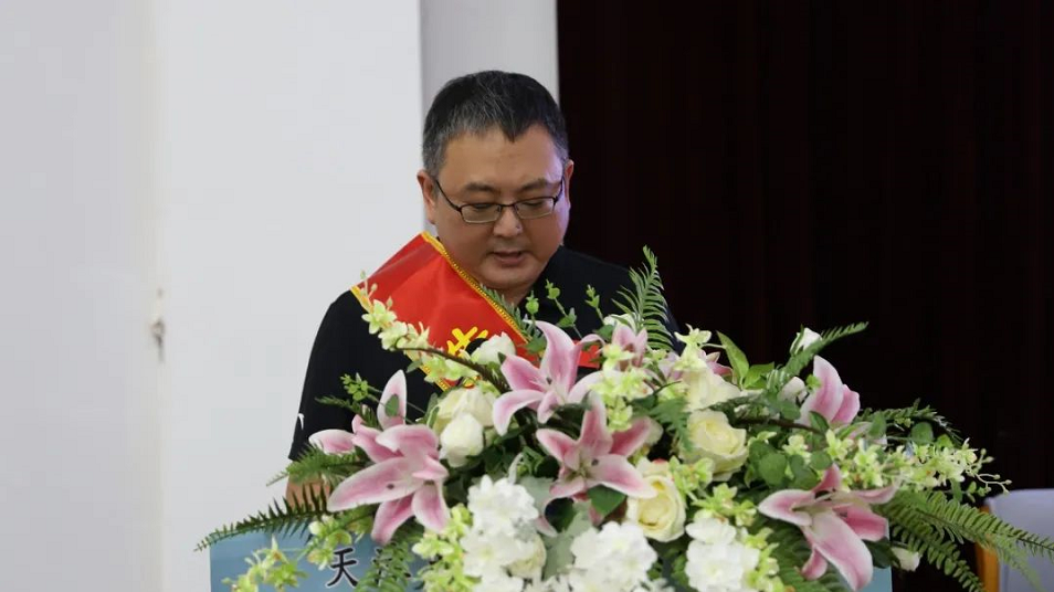 学校党委组织召开“初心如磐铸忠诚 使命在肩勇担当”庆七一表彰大会(图5) 学校党委组织召开“初心如磐铸忠诚 使命在肩勇担当”庆七一表彰大会(图5)