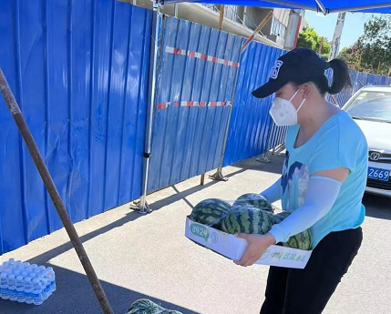 投身“三区”保供 践行使命担当——记学校党员干部参与民生物资保供工作(图2) 投身“三区”保供 践行使命担当——记学校党员干部参与民生物资保供工作(图2)