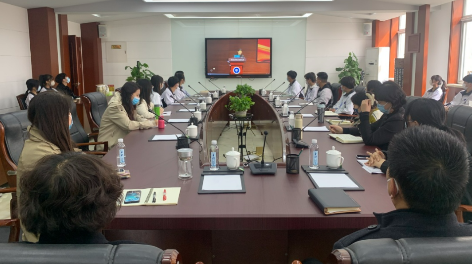 学校组织师生代表收听收看2023年度国资系统“思政教育+劳模工匠”进校园活动(图1) 学校组织师生代表收听收看2023年度国资系统“思政教育+劳模工匠”进校园活动(图1)