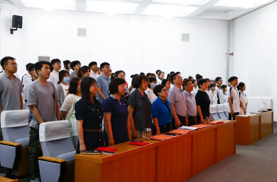 【学思想 强党性 重实践 建新功】学校举办“强国有我在 启航新征程”纪念五四运动104周年主题活动暨五四表彰大会(图1) 【学思想 强党性 重实践 建新功】学校举办“强国有我在 启航新征程”纪念五四运动104周年主题活动暨五四表彰大会(图1)