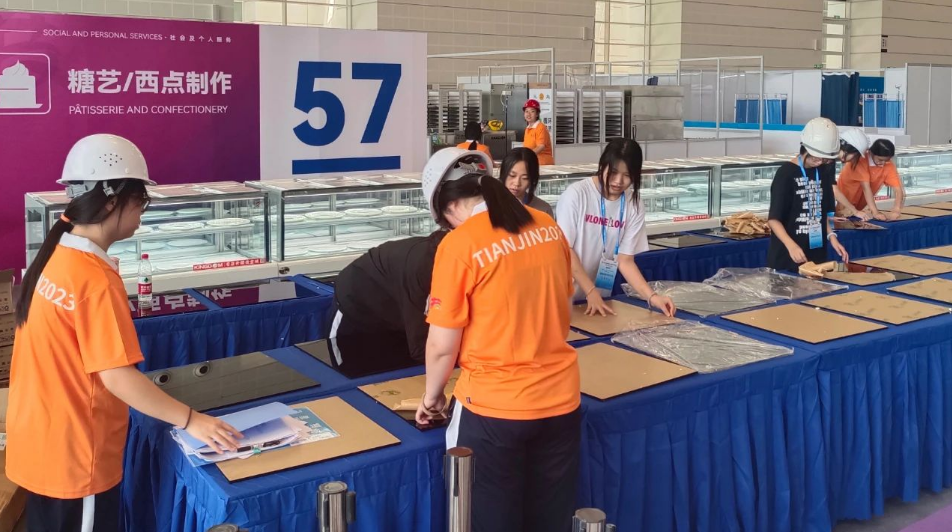 技能大赛,我们准备好了!经贸学校师生全力备战中华人民共和国第二届职业技能大赛(图1) 技能大赛,我们准备好了!经贸学校师生全力备战中华人民共和国第二届职业技能大赛(图1)