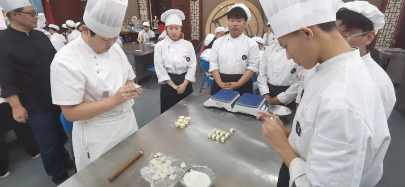 学校2024年“职业教育活动周”暨“天津技能周”系列活动(四)(图4) 学校2024年“职业教育活动周”暨“天津技能周”系列活动(四)(图4)