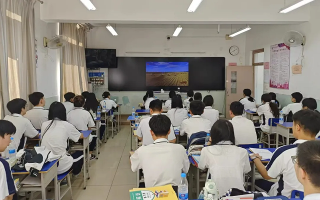 筑梦奋进新学期 扬帆起航新征程——学校党委书记、校长董小雪为全体学生讲授开学第一课(图2) 筑梦奋进新学期 扬帆起航新征程——学校党委书记、校长董小雪为全体学生讲授开学第一课(图2)