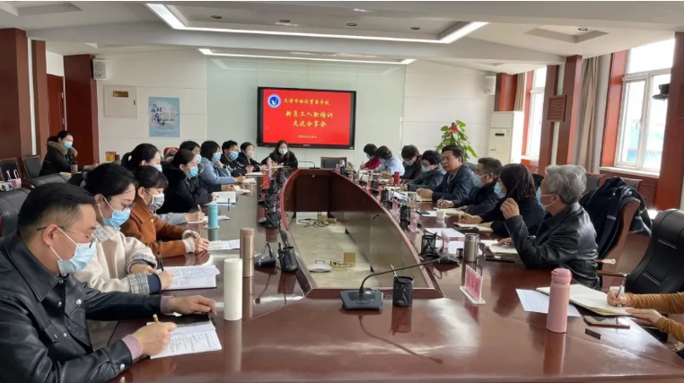 新起点夯实基础 新动力共谱新篇 --学校对新入职教师进行入职培训(图1)