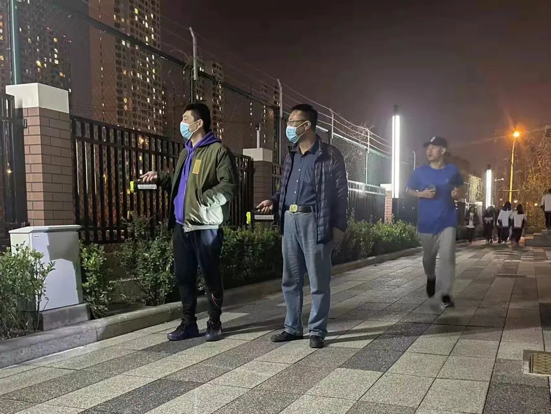 筑牢疫情防线 传递爱心温情——入住全封闭式校园党员干部侧记（六）(图2)