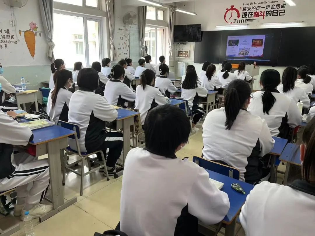 擦亮奋斗底色 成就出彩人生——学校党委书记张杰为全校学生讲授开学第一课(图3)