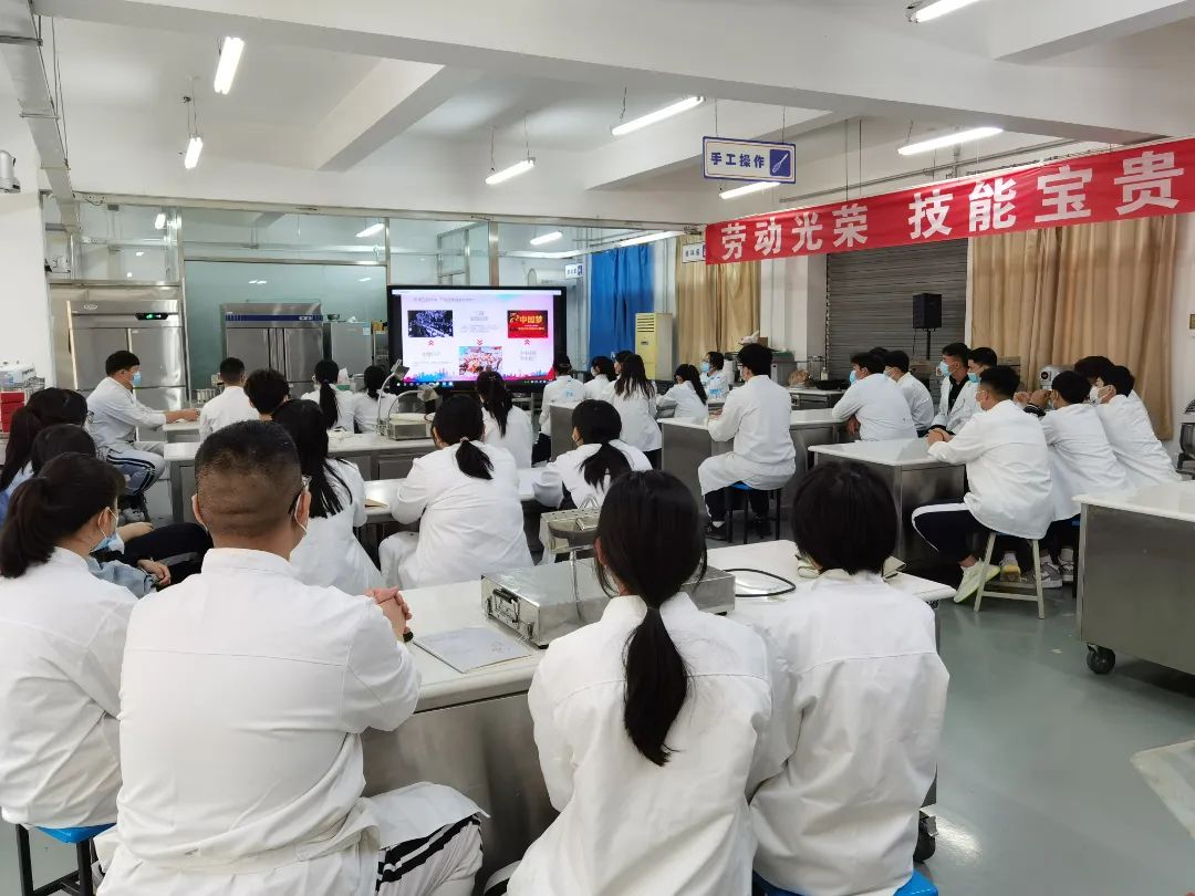 擦亮奋斗底色 成就出彩人生——学校党委书记张杰为全校学生讲授开学第一课(图4)