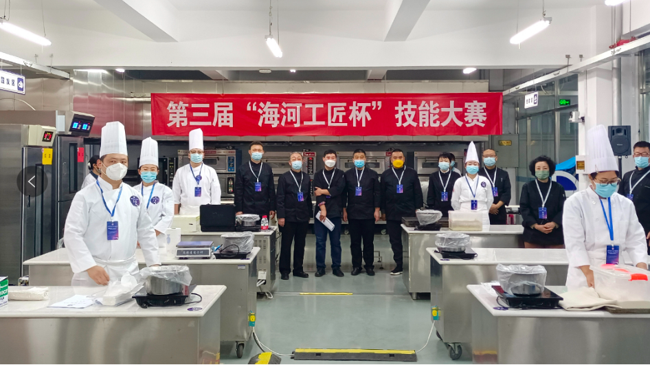 赛场如火如荼 选手各展其能——记第三届“海河工匠杯”技能大赛烘焙（制造业根基）赛项比赛现场(图1)