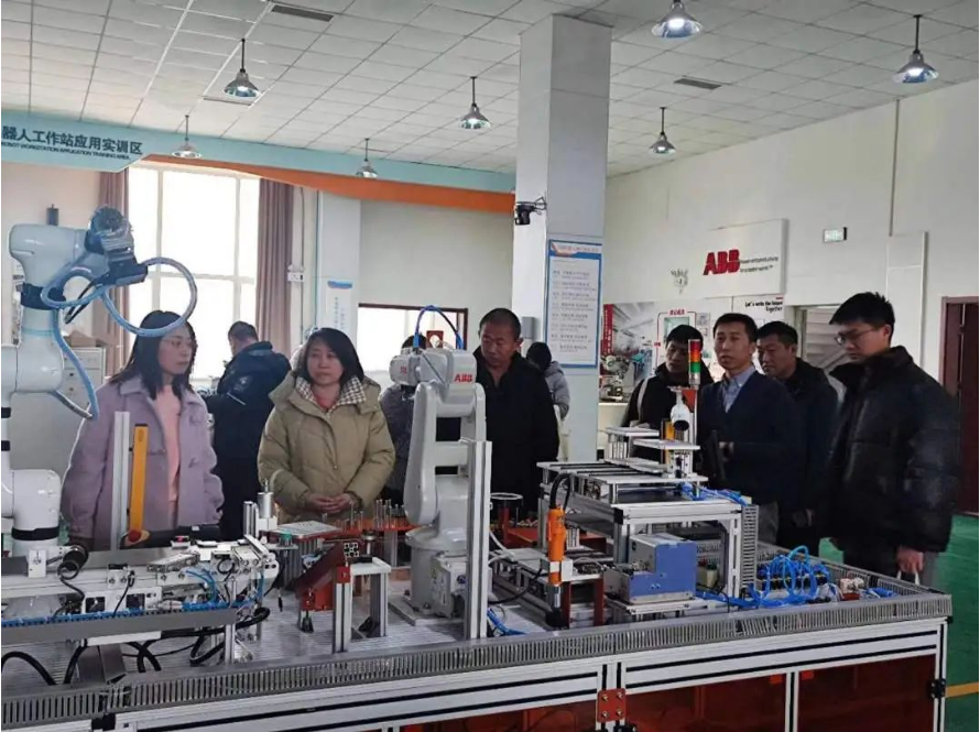 【创优赋能】山西省10余所中等职业学校领导及骨干教师赴我校参观交流(图1)